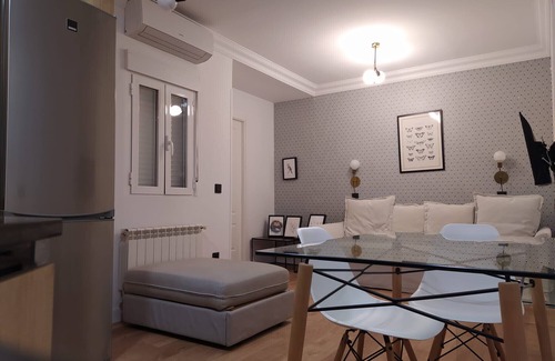 Puerta del Angel Apartamento | ✨ Moderno estudio interior con cama de matrimonio en Madrid Río: ¡Confort y ubicación ideal!