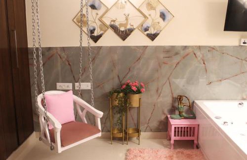 Greater Kailash Apartamento | Modern Jacuzzi Hot Tub 1BHK Suite South Delhi 3