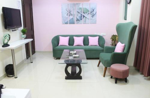 Greater Kailash Apartamento | Modern Jacuzzi Hot Tub 1BHK Suite South Delhi 3