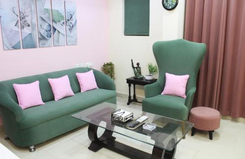 Greater Kailash Apartamento | Modern Jacuzzi Hot Tub 1BHK Suite South Delhi 3