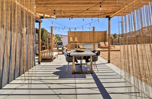 Joshua Tree Casa | Modern Joshua Tree Home with Sun Deck and Grill!