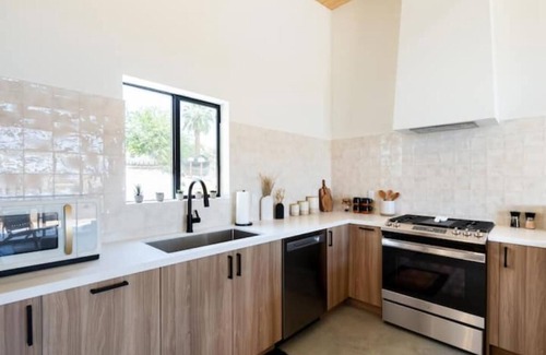 Joshua Tree Casa | Modern Joshua Tree Village Home