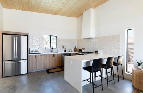 Joshua Tree Casa | Modern Joshua Tree Village Home