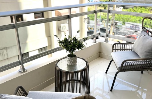 Viejo Arroyo Hondo Condominio | Modern King Size Bed Condo with Pool by Agora Mall