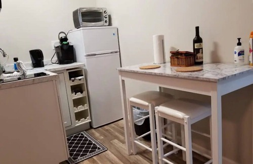 Marietta Apartamento | Modern King Studio Apt w/ Private Entrance