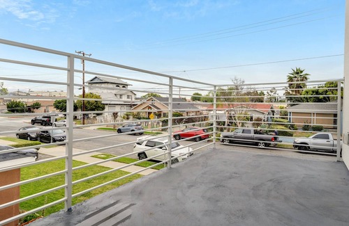 South Montebello Casa | Modern LA home near Montebello City Park w/parking