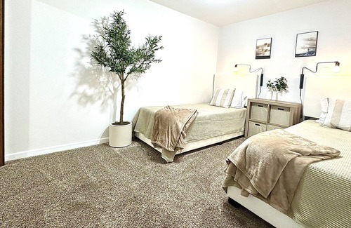 Newburgh Casa | Little Lake Escape !!