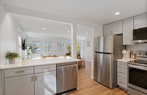 Falmouth Casa | Modern Lake House Close to Portland
