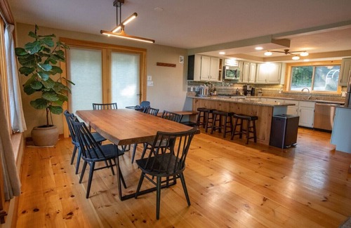 Pine River Pond Casa | Modern Lakefront Cabin (Pet Friendly, King Beds)