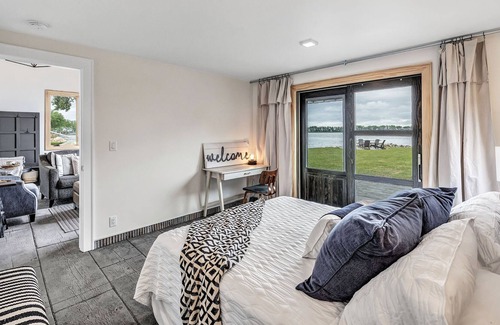 Suamico Cabaña | Modern Lakefront Cottage Minutes From Green Bay!