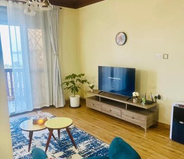Muyenga Apartamento | Modern Lakefront Haven