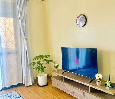 Muyenga Apartamento | Modern Lakefront Haven