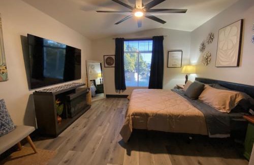 Ocotillo Casa | Modern Lakefront Paradise