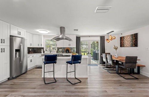 Lutz Casa | Modern Lakefront- Pool Home