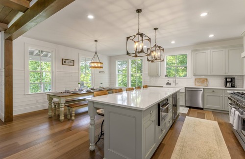 Jacksboro Casa | Modern lakefront retreat with private dock, game room, grill, & boat access
