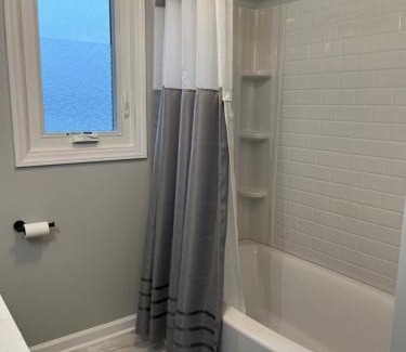 Hickory Casa | Modern Lakefront Views at Lake Hickory Haven