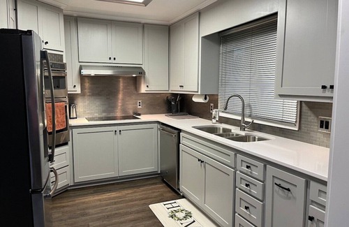 Hickory Casa | Modern Lakefront Views at Lake Hickory Haven