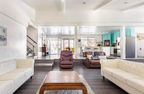 Oakhurst Casa | Modern LakeHouse Sleeps 20 Hot Tub/Games/Fire Pit