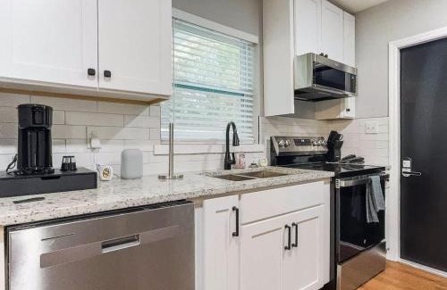 Lakeland Casa | Modern Lakeland Retreat Longterm
