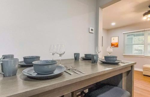 Lakeland Casa | Modern Lakeland Retreat Longterm