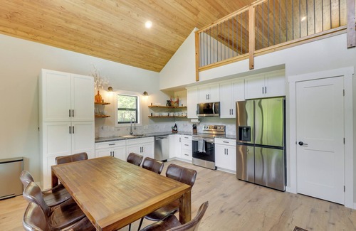 Lakeside Cabaña | Modern Lakeside Cabin w/ Mountain Views & Hot Tub!