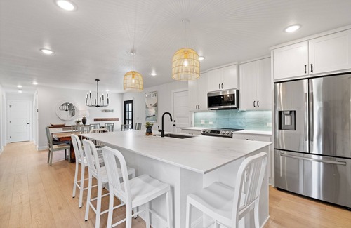 Tow Casa | Modern Lakeside Cottage with Hot Tub on Beautiful Lake Buchanan