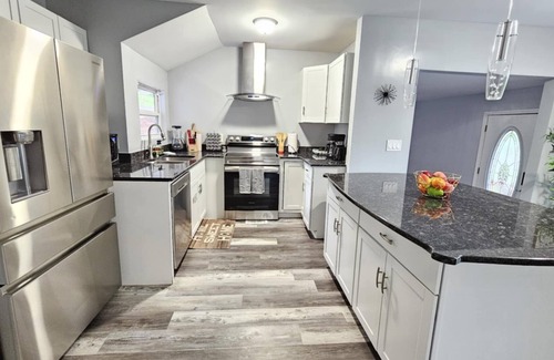 Bethlehem Casa | Modern Lakeview Escape in Hickory - Pet friendly