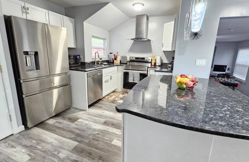 Bethlehem Casa | Modern Lakeview Escape in Hickory - Pet friendly