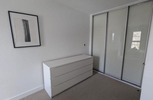 Stockwell Apartamento | Modern Large Flat 1min to Stockwell Station with Skyscraper View