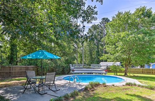 Columbia Cabaña | Modern Lexington Retreat w/ Backyard & Pool!