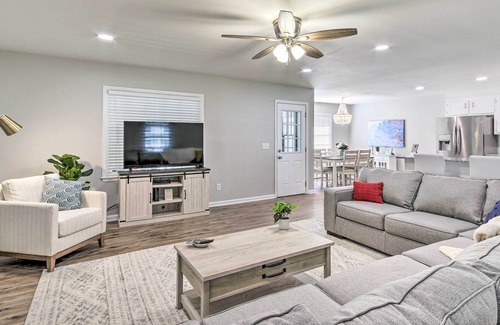 Columbia Cabaña | Modern Lexington Retreat w/ Backyard & Pool!