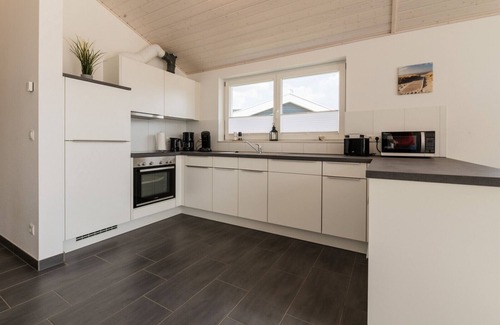 Nordhorn Casa | Modern, light-flooded vacation home with garden, wellness and WLAN