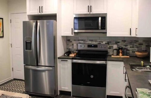 Roanoke Casa | Modern live/work/art/hike space close to downtown