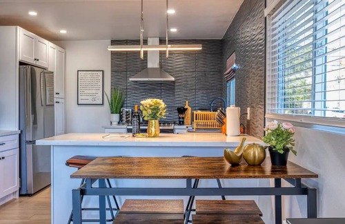 Overlook Apartamento | Modern Living Steps From Downtown