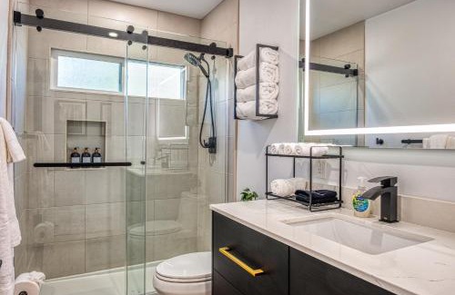 Overlook Apartamento | Modern Living Steps From Downtown