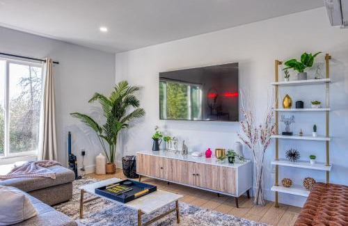 Overlook Apartamento | Modern Living Steps From Downtown