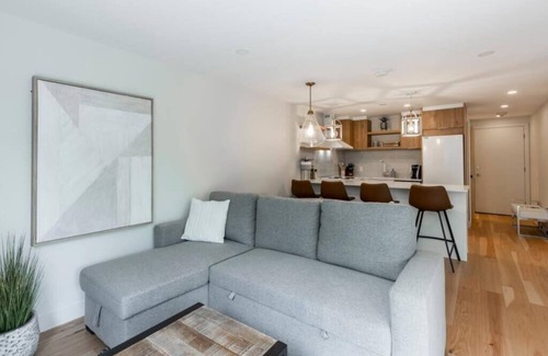 Mont-Tremblant Village Condominio | Modern Lodge Pool & Spa | Mont-Tremblant