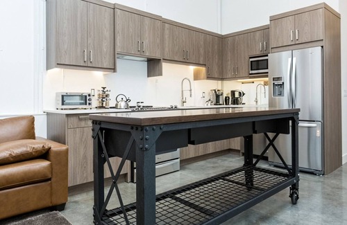 Bridgeland Apartamento | Modern Loft Haven | BBQ, Sleeps 6 |