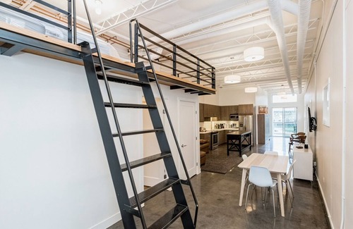 Bridgeland Apartamento | Modern Loft Haven | BBQ, Sleeps 6 |