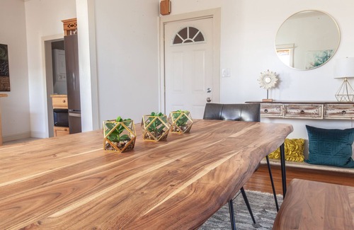 Independence Apartamento | Modern Loft on the Historic Independence Square #B