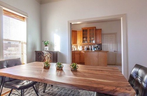 Independence Apartamento | Modern Loft on the Historic Independence Square #B