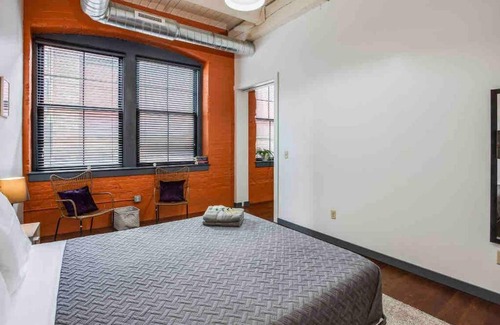 Rochester Apartamento | Modern Loft Style on Monroe by Dwtn & Park ave
