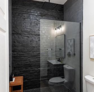 Milton Apartamento | Modern Loft-Style Retreat Near Blenko Glass in Milton, WV