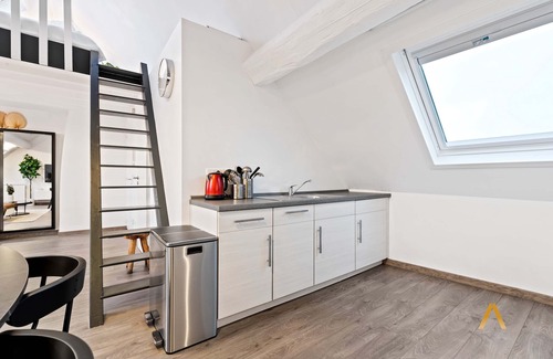 Ville Haute Apartamento | Modern Loft w/ Washer, Smart TV & Near Attractions