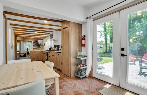 Del Haven Casa | Modern Log Cabin at the beach with Hot Tub, Game Room and Fire Pit
