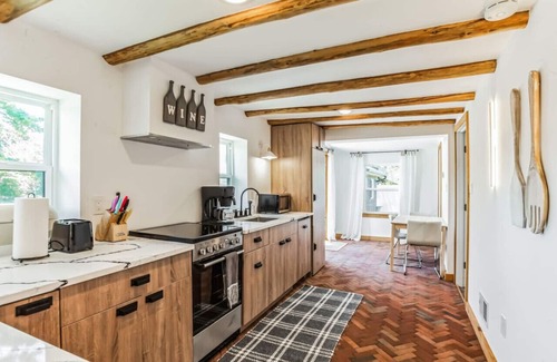 Del Haven Casa | Modern Log Cabin at the beach with Hot Tub, Game Room and Fire Pit