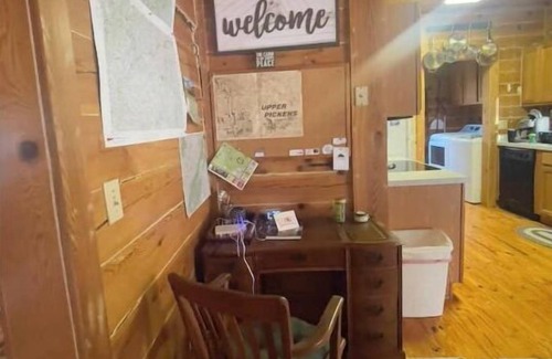 Sunset Casa | Modern Log Cabin near Lake Keowee sleeps 6-8 Hunting and Hicking Trails