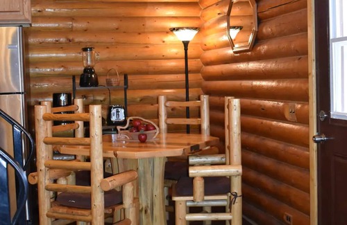 Ahsahka Cabina | Modern log cabin with a cozy cabin feel along the Clearwater River.