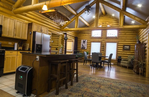 Victor Casa | ¡Casa de troncos moderna con vistas a los Tetons!