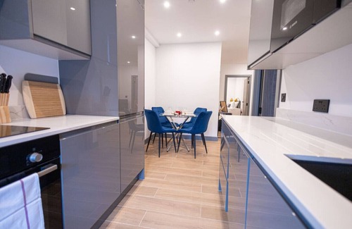 West Finchley Apartamento | Modern London Apt: 2 Bed,2 Bath
